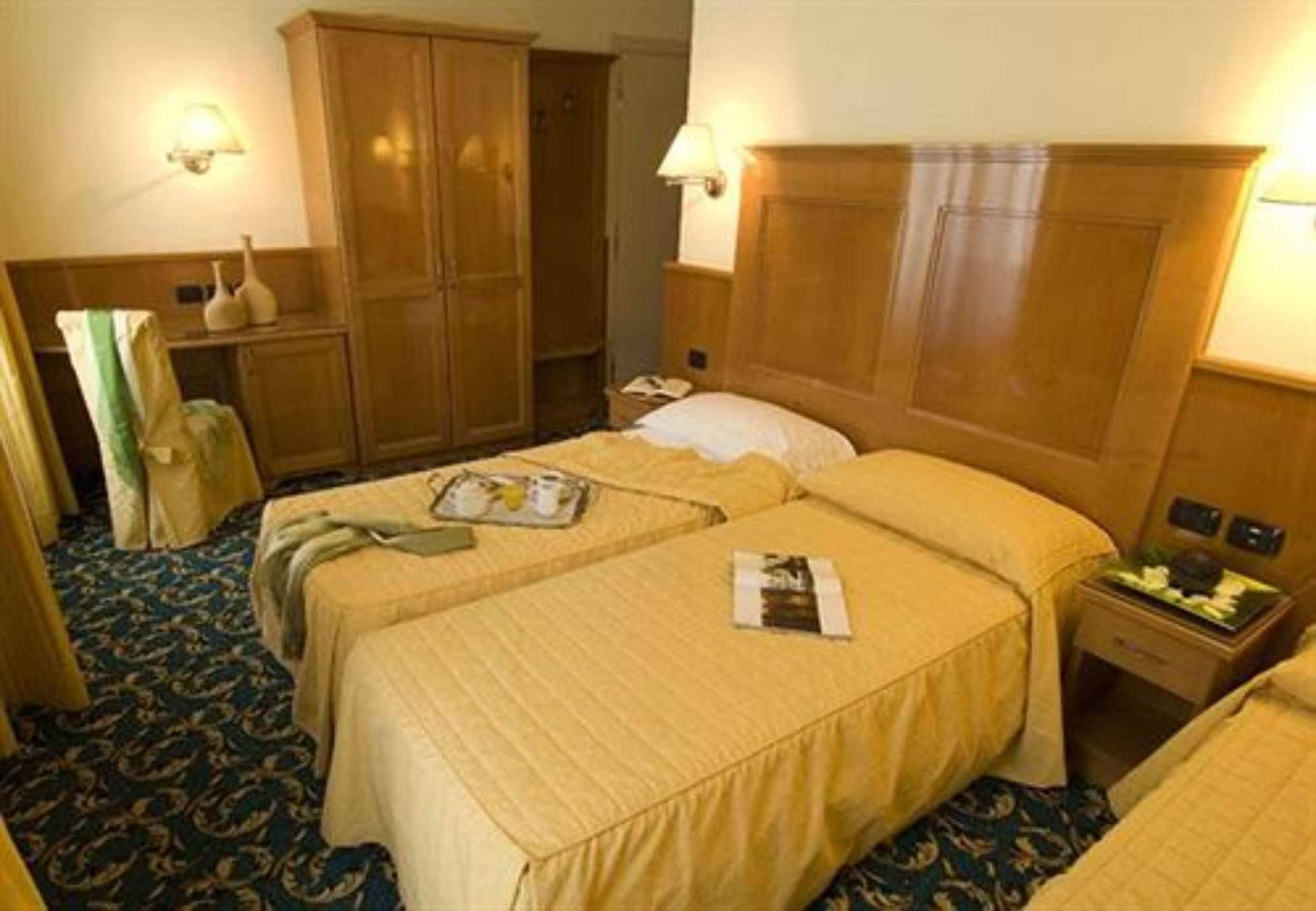 Hotel Cinque Giornate Μιλάνο Εξωτερικό φωτογραφία